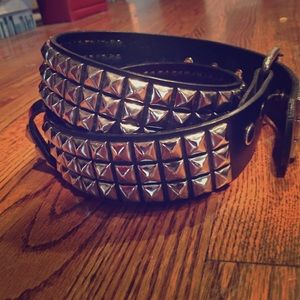 COPY - HOT TOPIC 3 Row Studded Leather Belt Punk/…